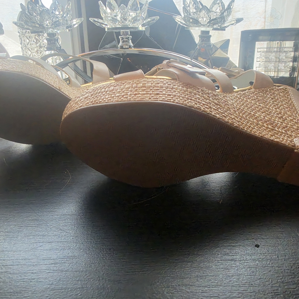 Audrey Brooke White Wedge Sandals with Gold Footbed - Picture 3 of 3